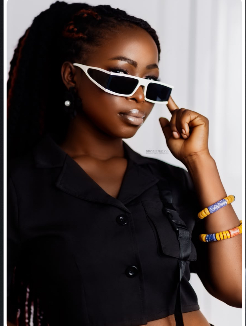 Oforiwaa De Model
